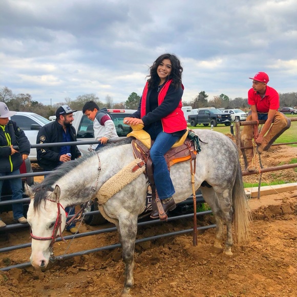 Meet your Posher, Letzy - Picture 4 of 6